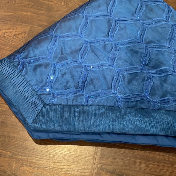 3 Tree Skirts Blue - Picture 2 of 4